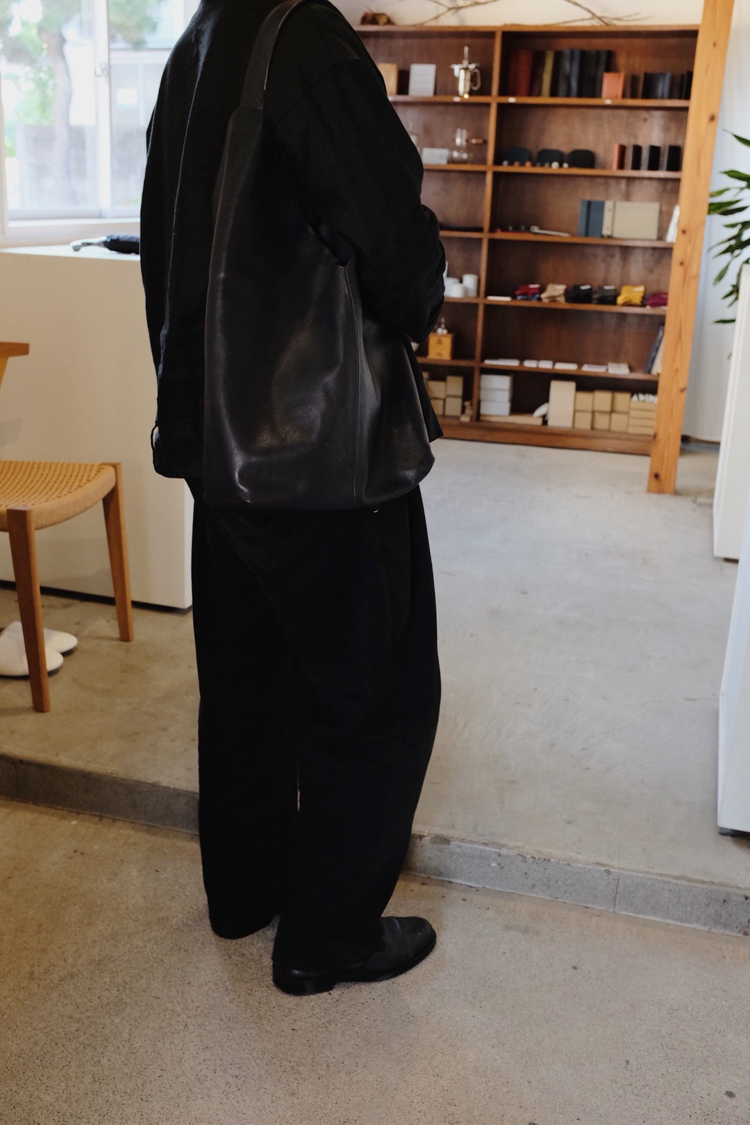 A TOTE BAG ＜L｜Short Handle＞ BLACK